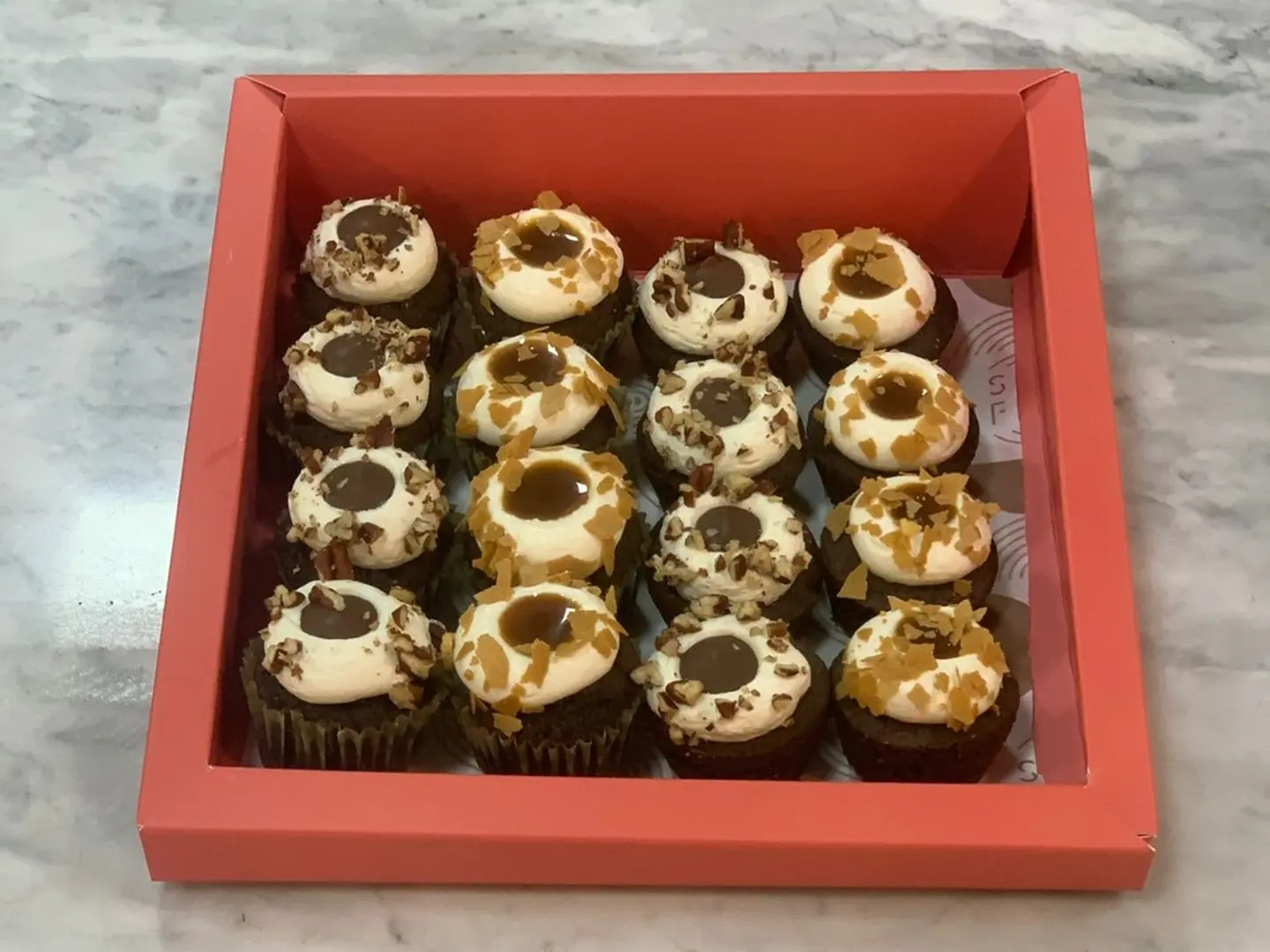 Mini English Chocolate Cake Box 16 Pcs