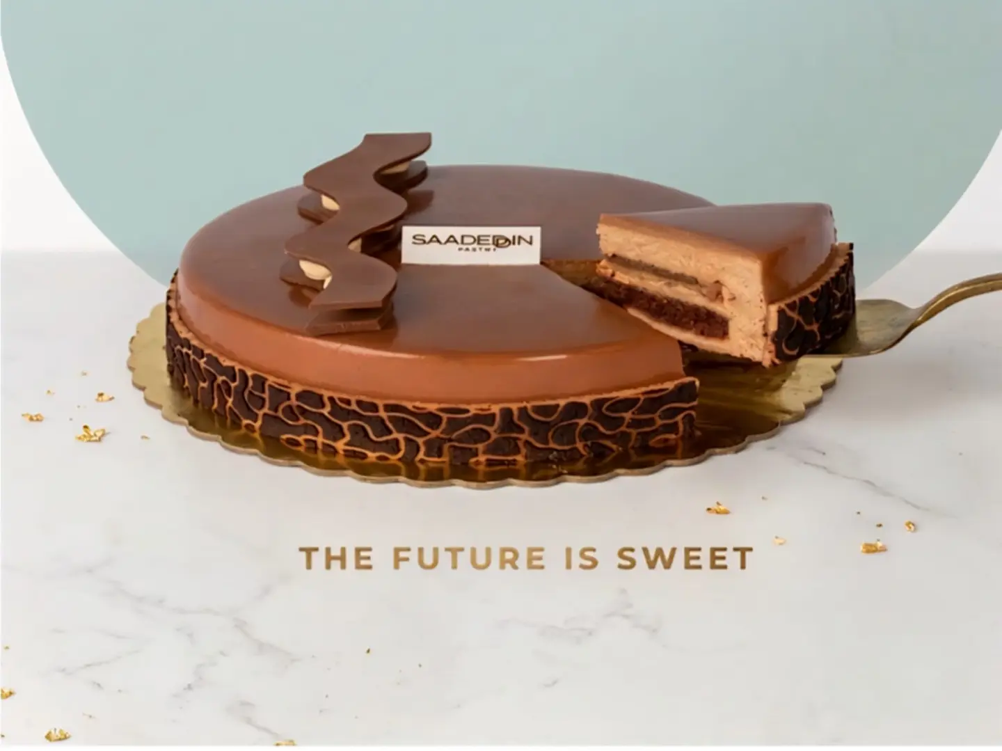 قالب كيك سنيكرز وسط