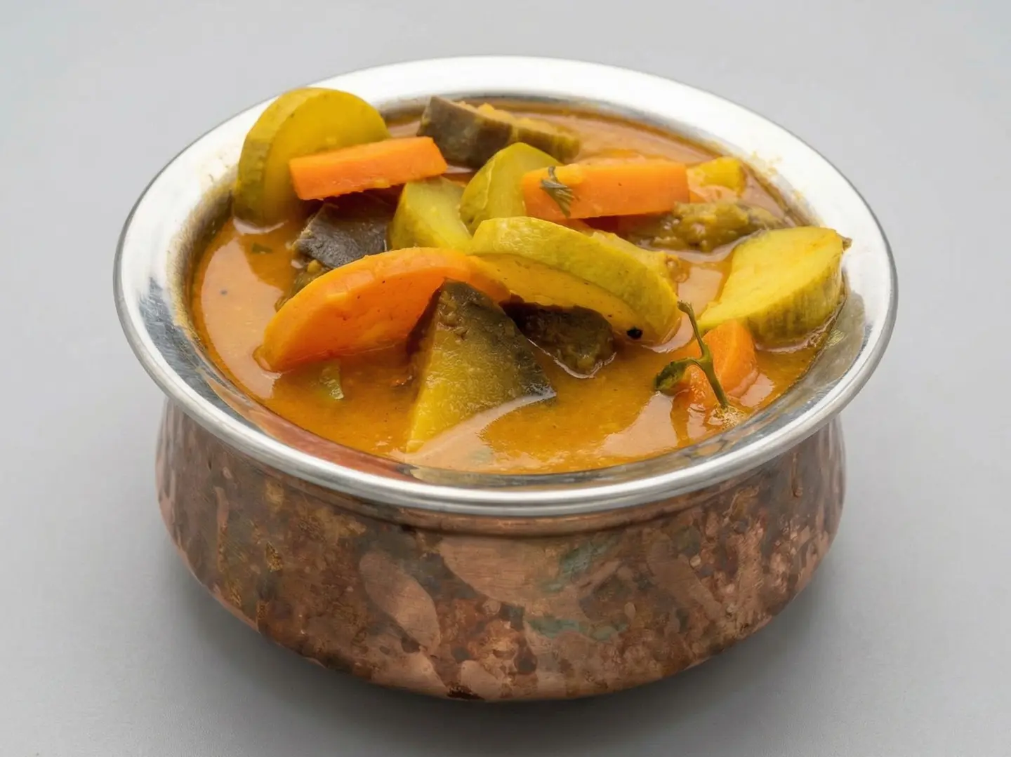 مرق الخضار مع ٣ شباتي