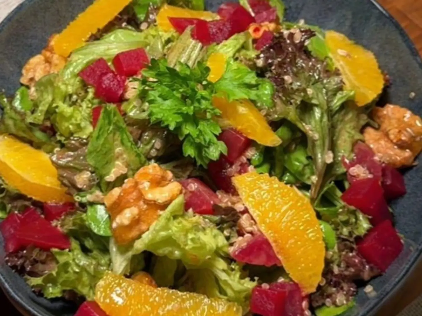 سلطة الكينوا والشمندر