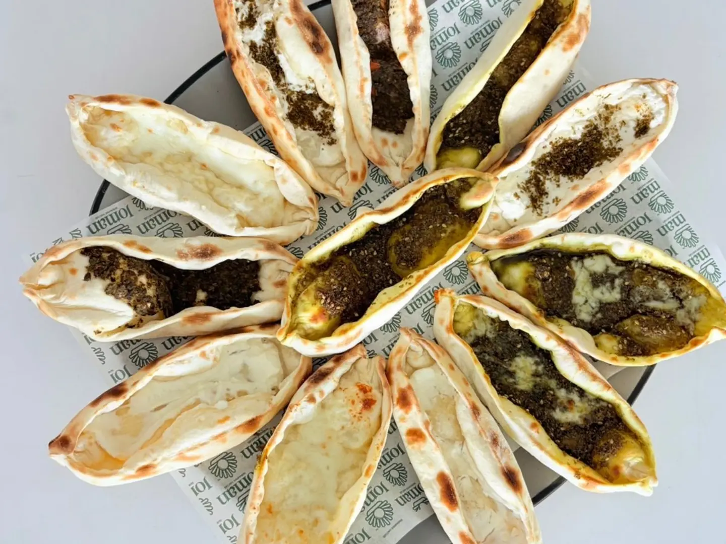 صحن مشكل معجنات