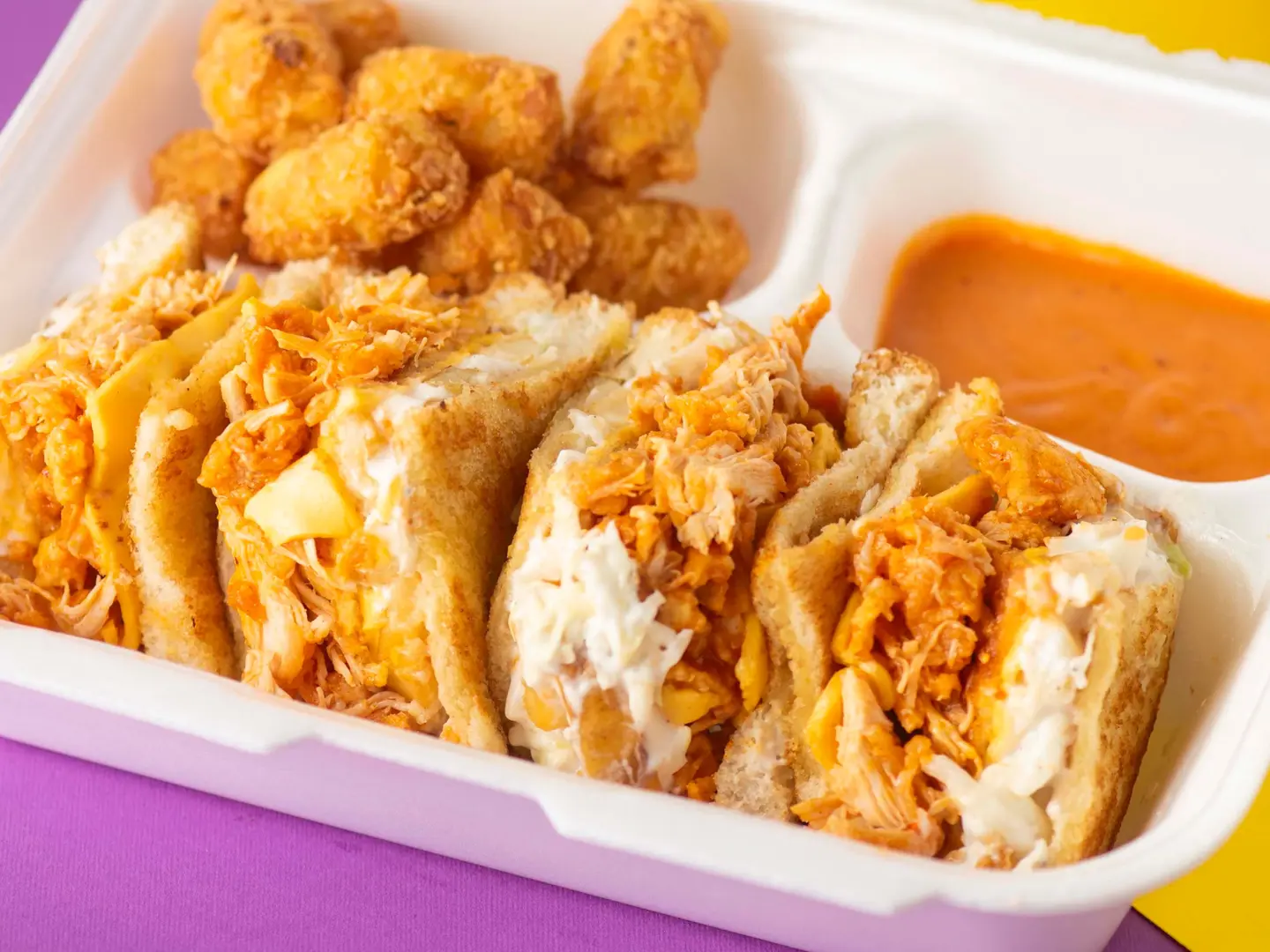 الكلوب ساندوتش دجاج و هاش براوني