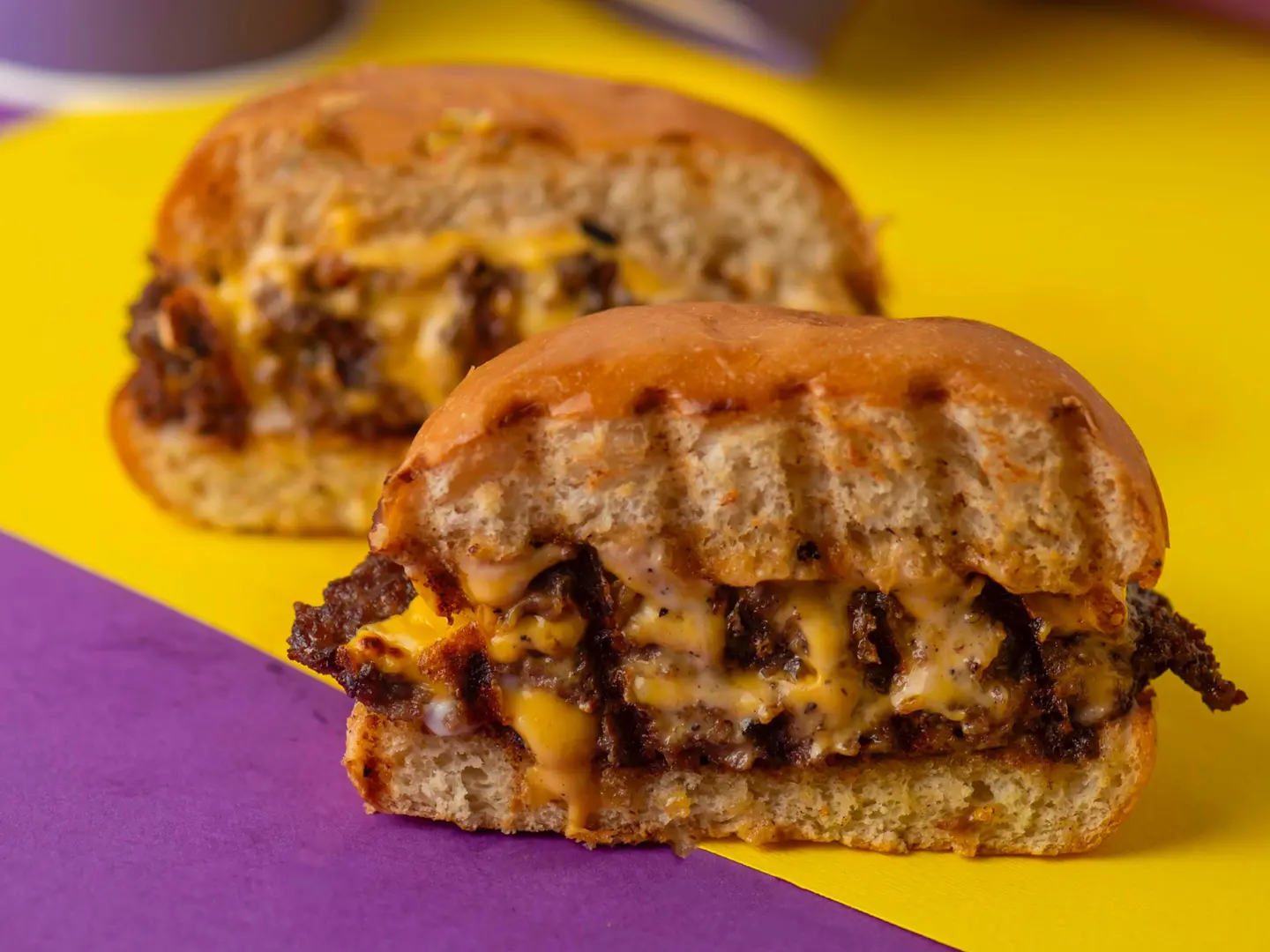 تربل برجر بالفحم الامريكي و الحطب