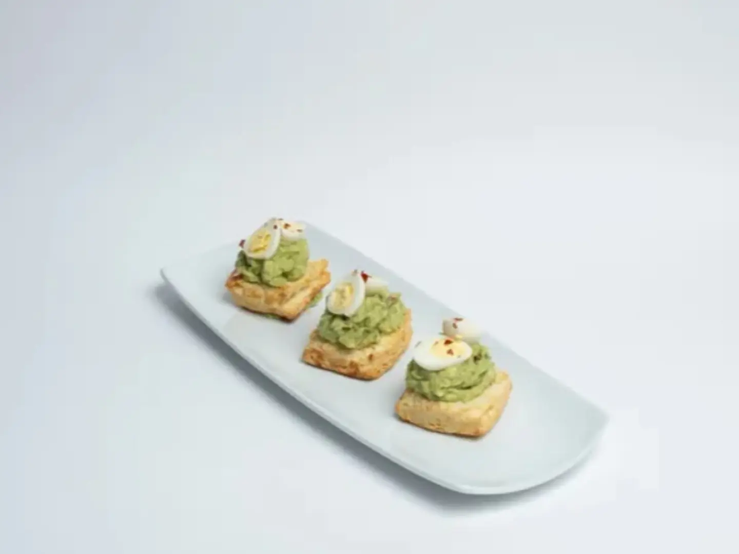 أفوكادو على البسكويت