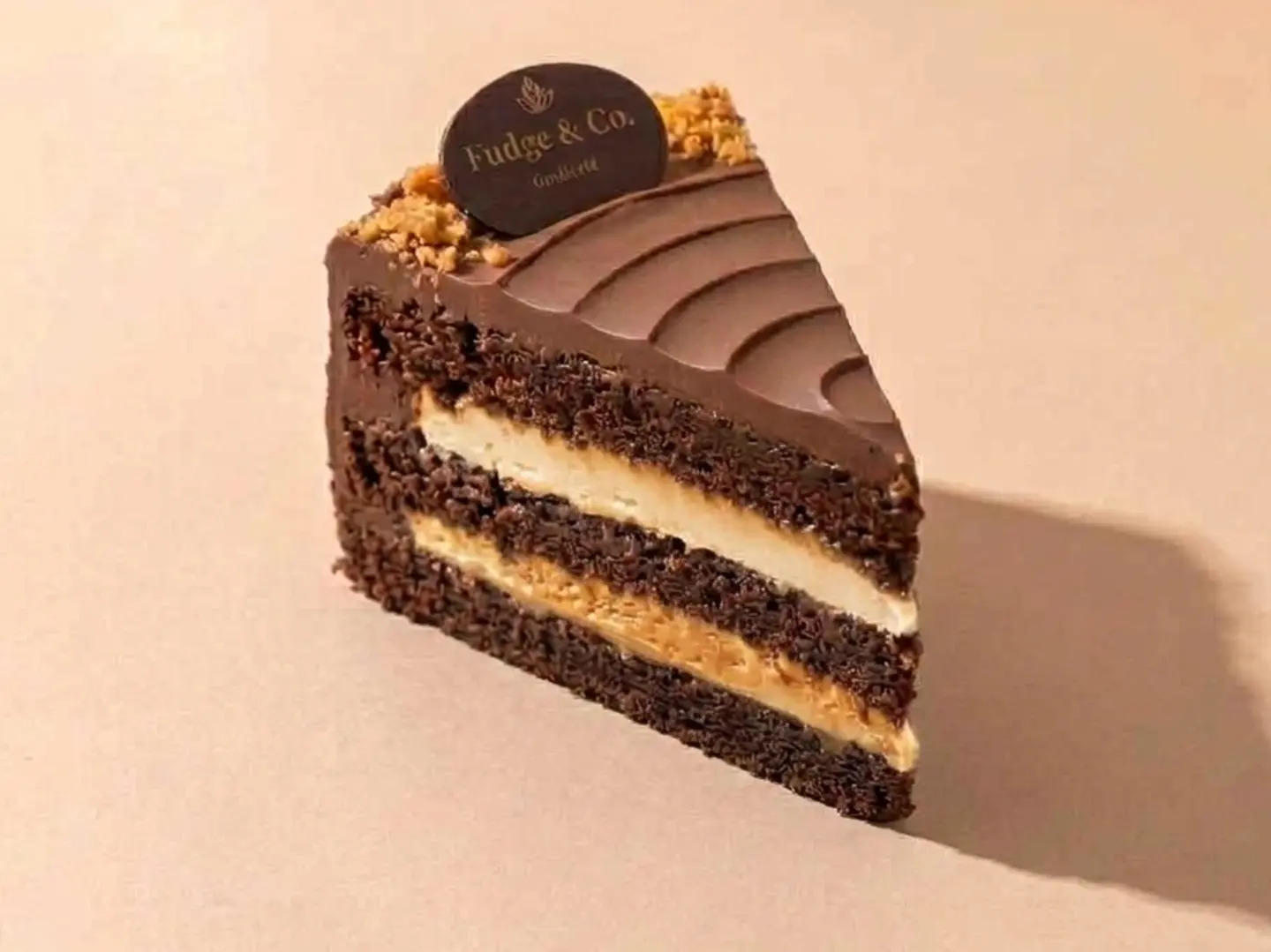 Crunchy Peanut Cake Slice