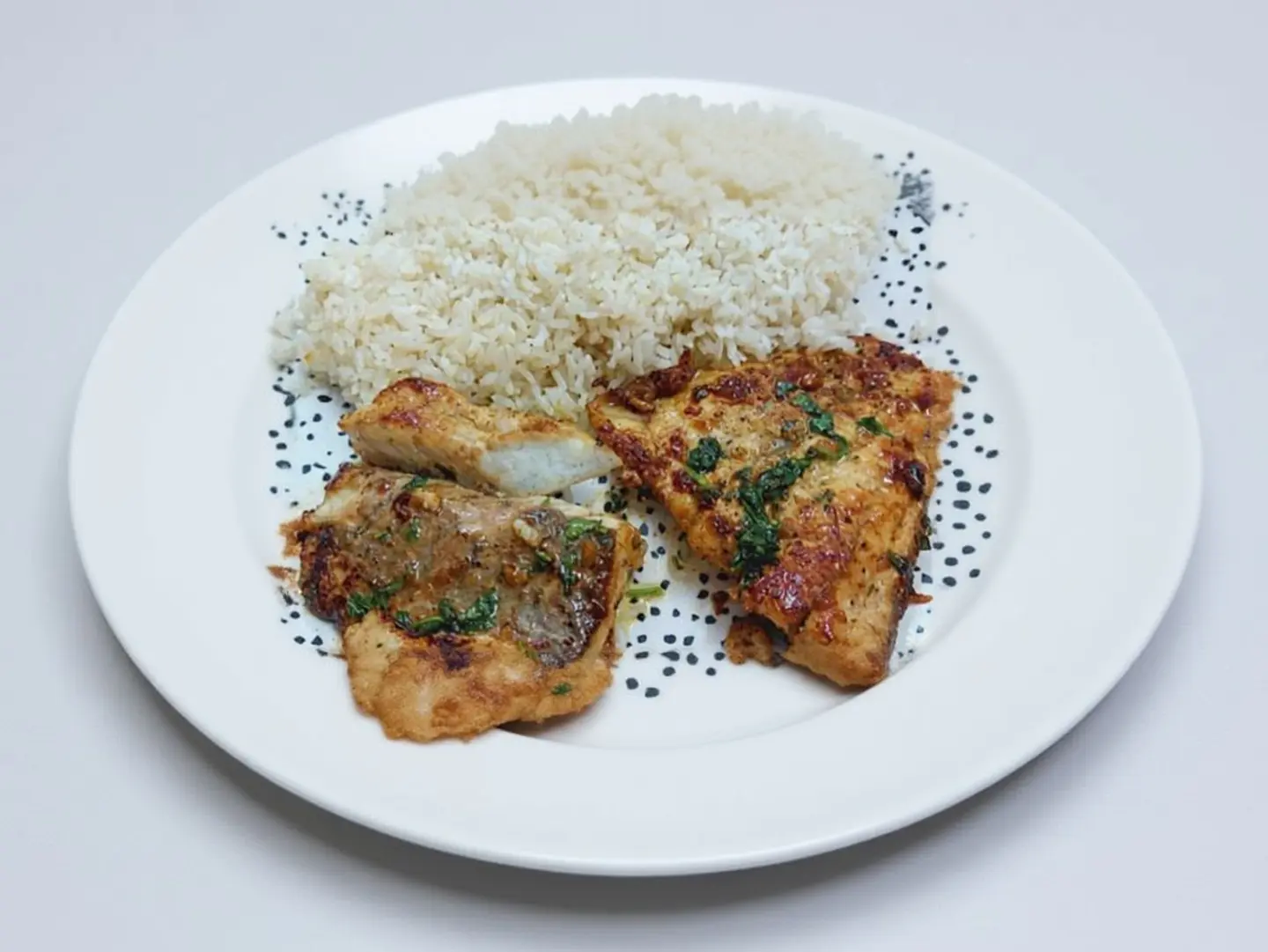 فلية سمك مدخن معه الرز