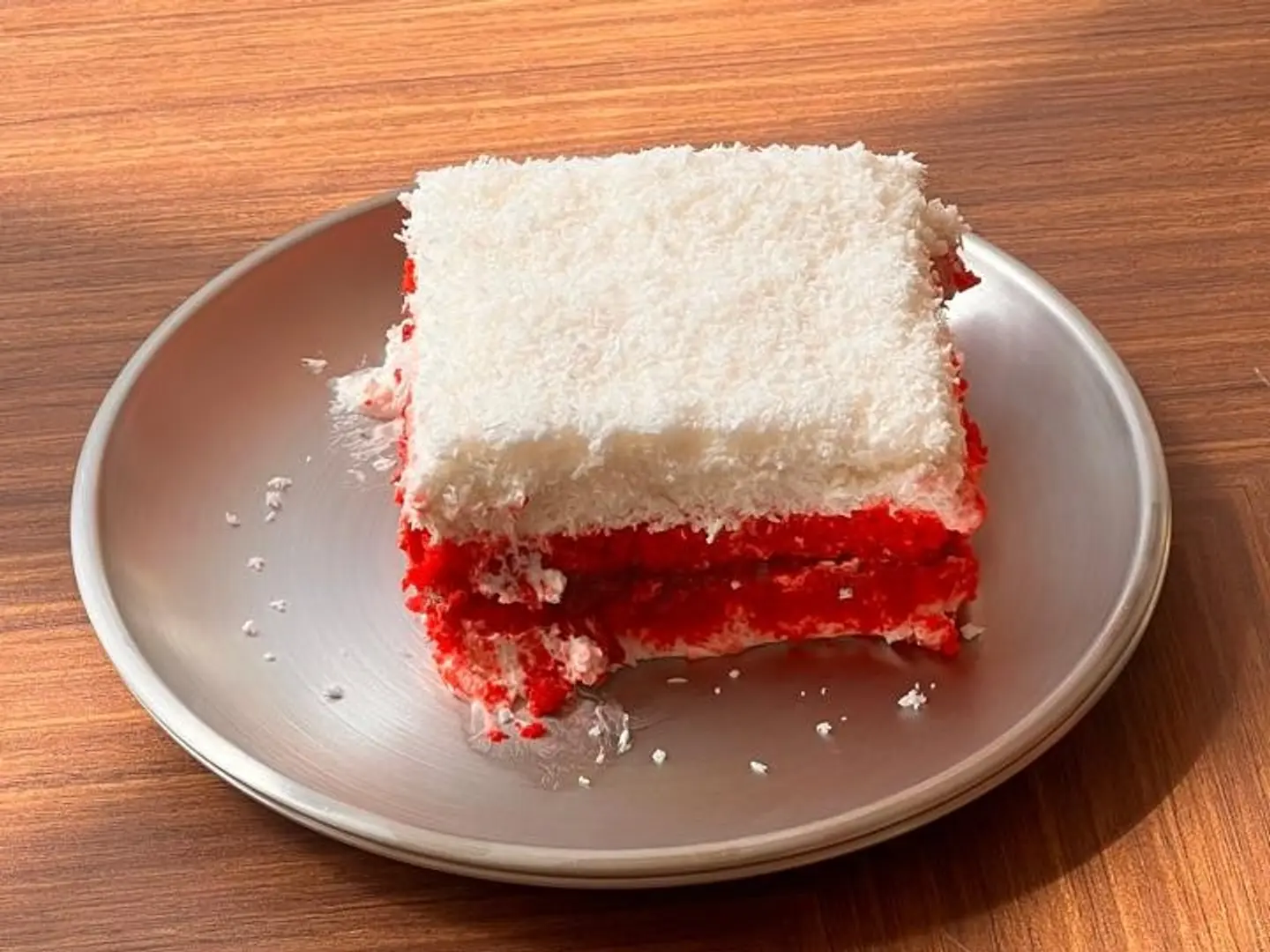 كيكه جوز الهند بالفراوله