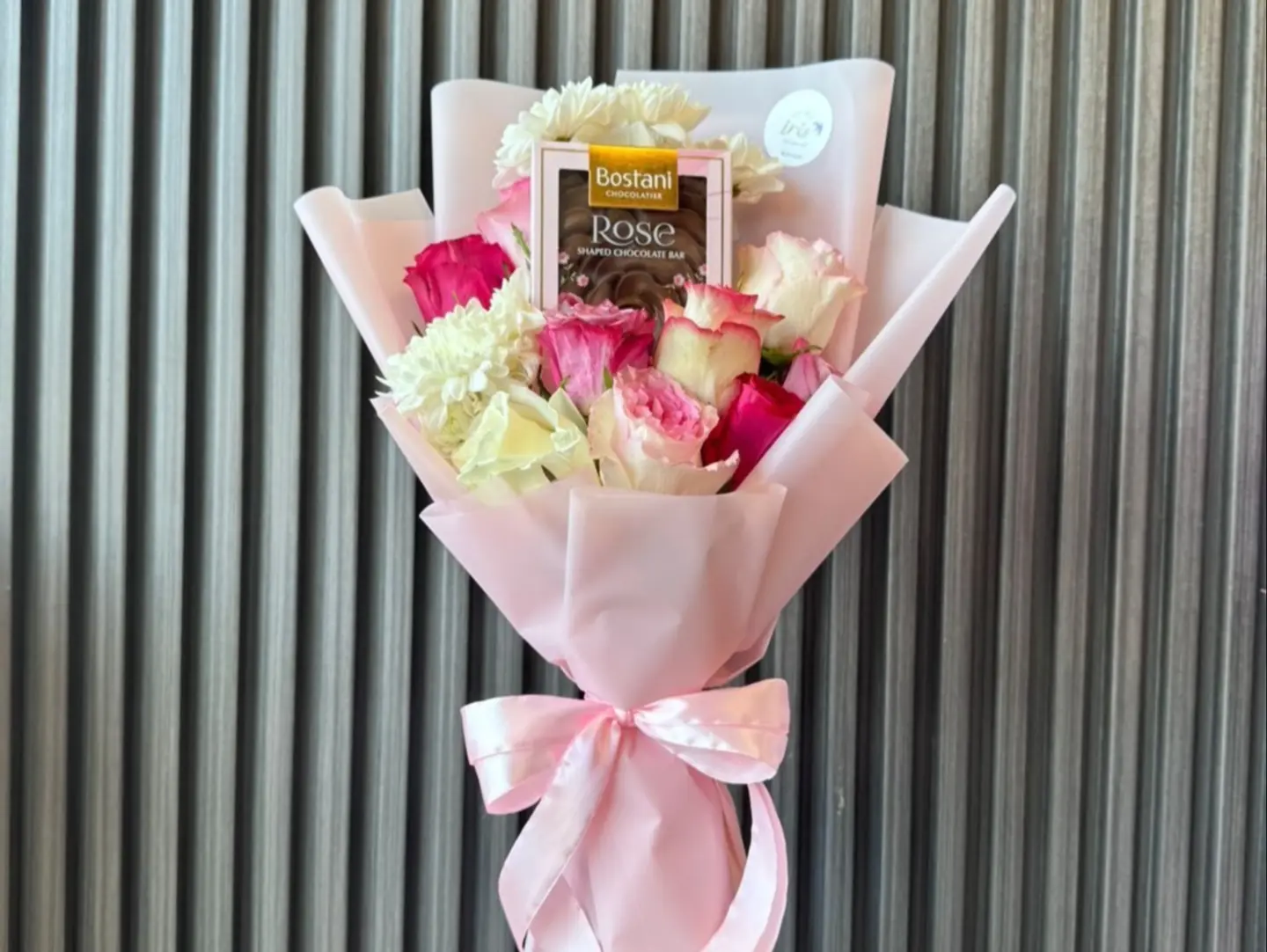 Rose Bouquet With Chocolate