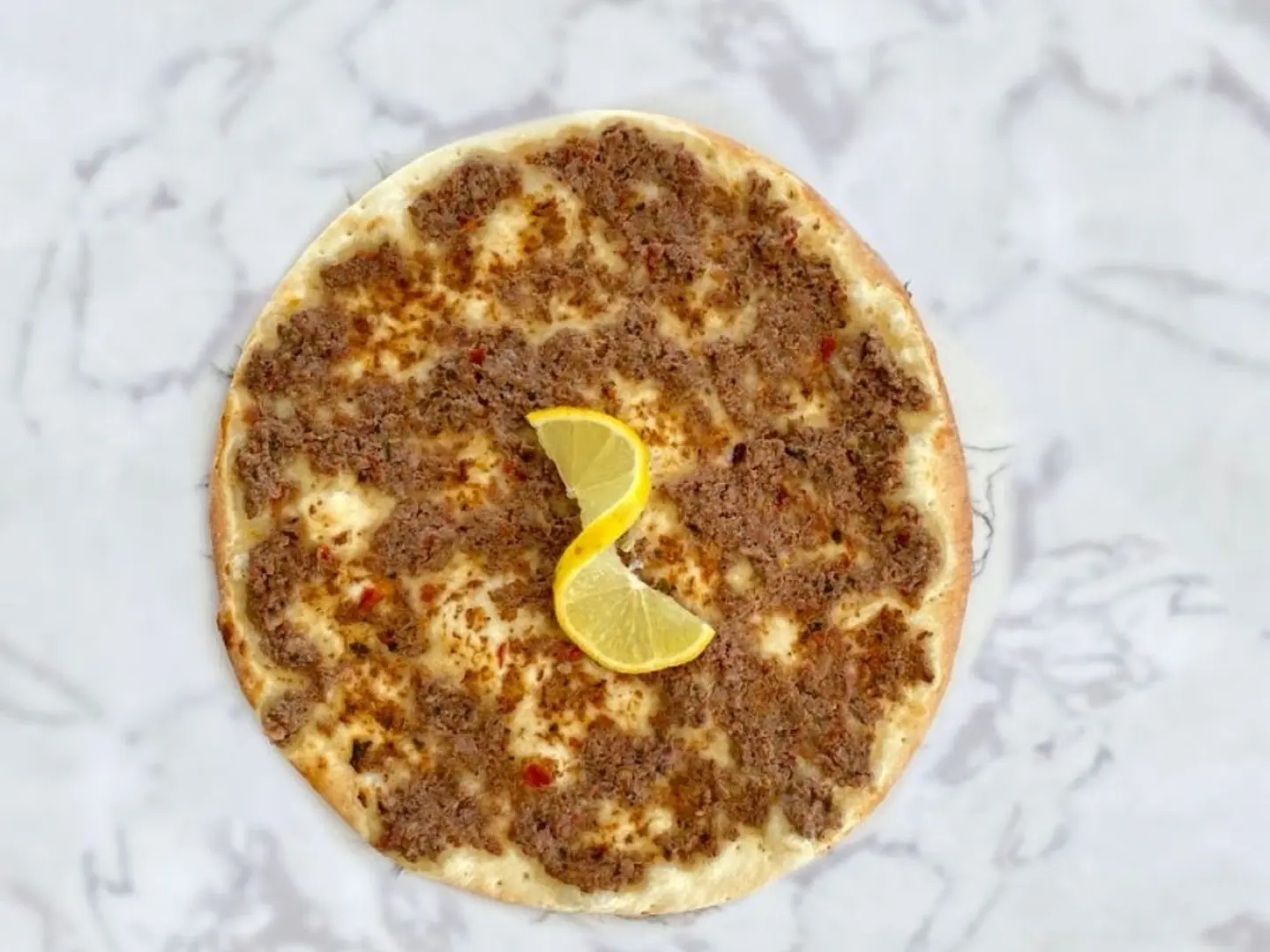 منقوشه لحم بالعجين