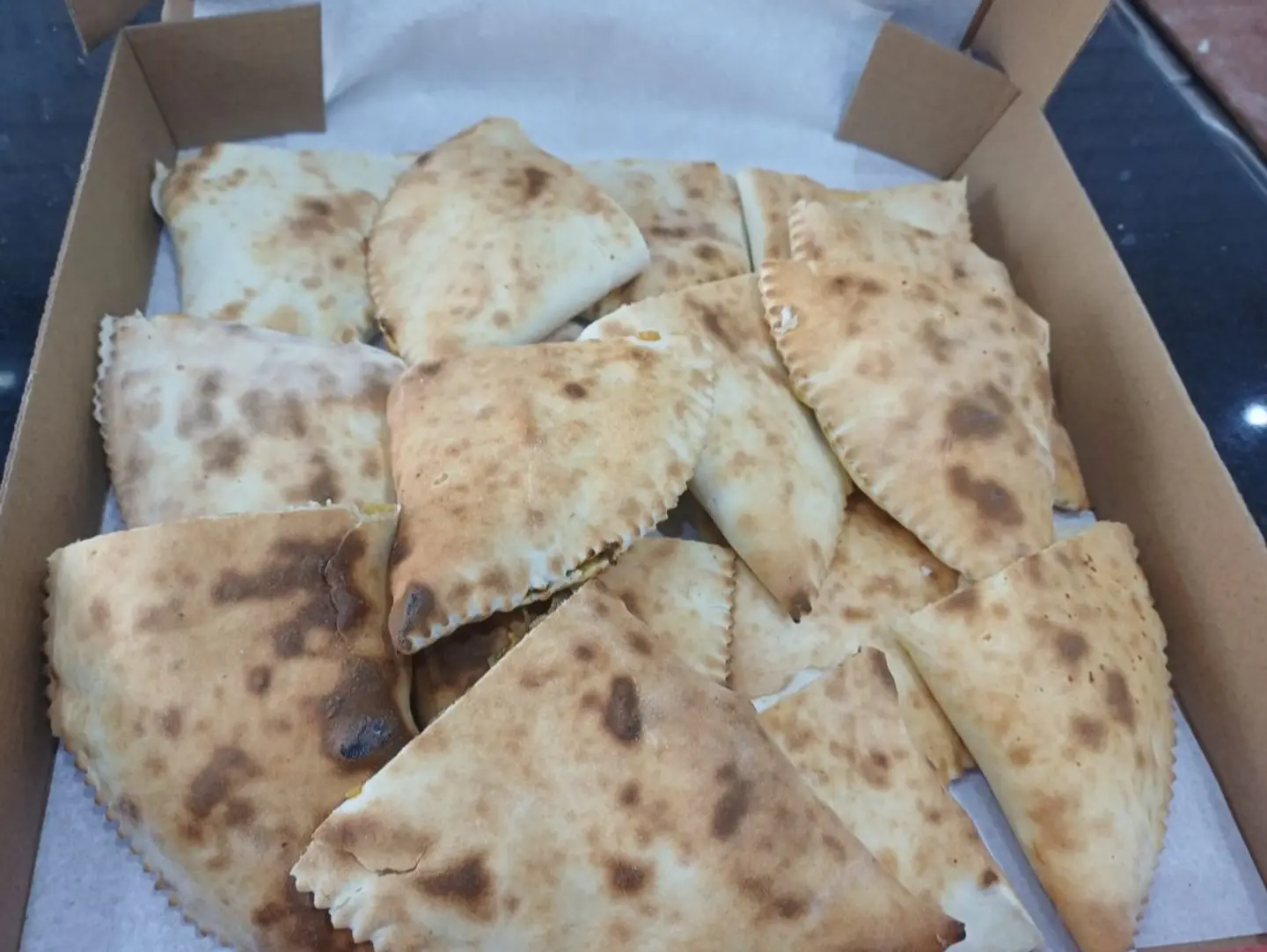 بوكس فطائر مشكل 16 قطعه