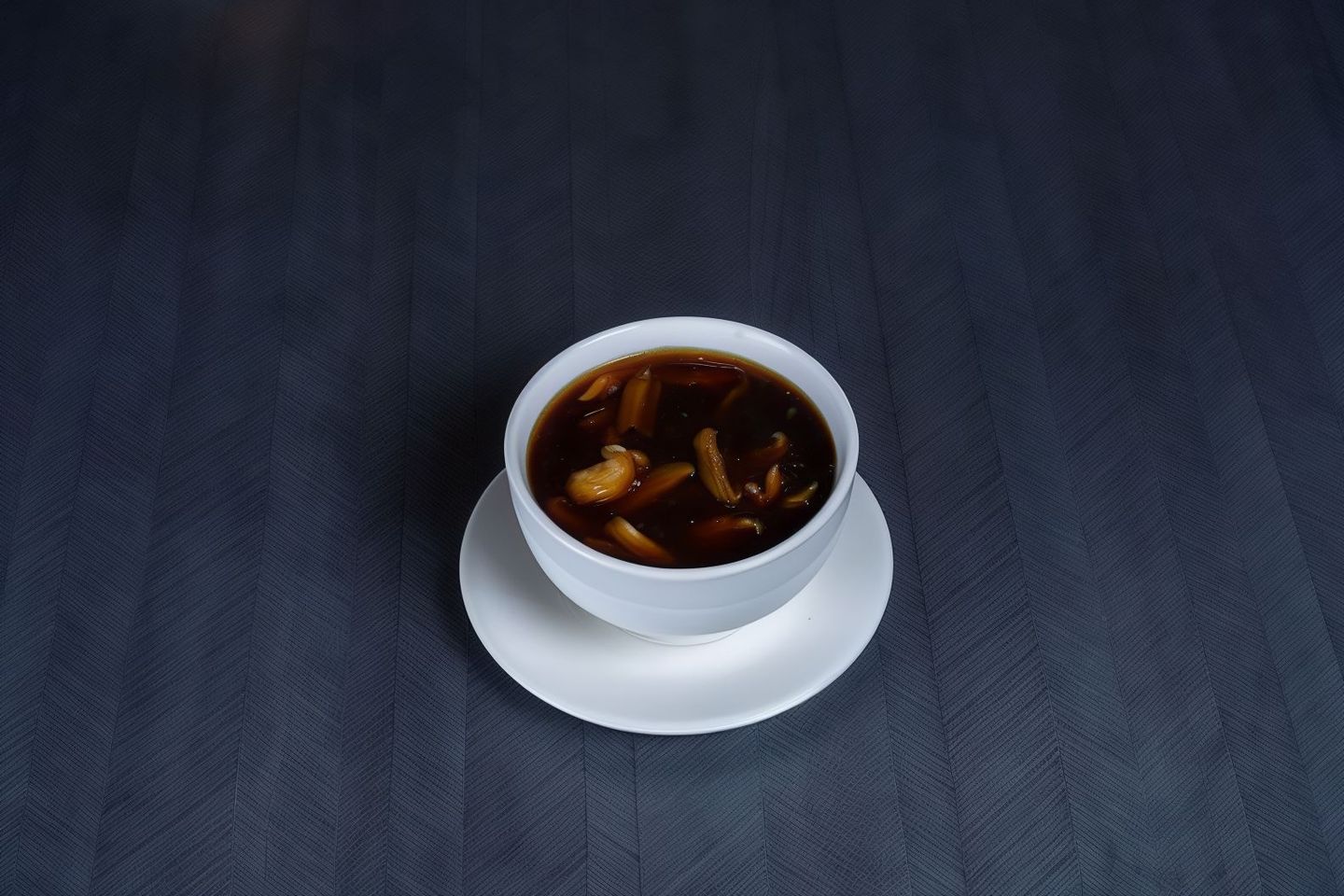 شوربة دجاج مع الفطر الأسود