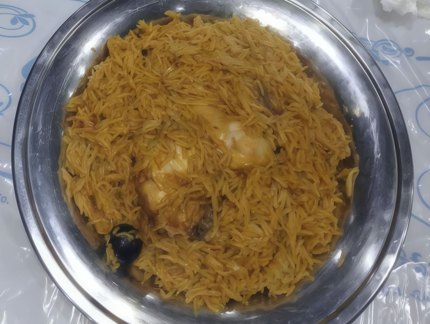 نص حبه مظغوط مع رز احمر