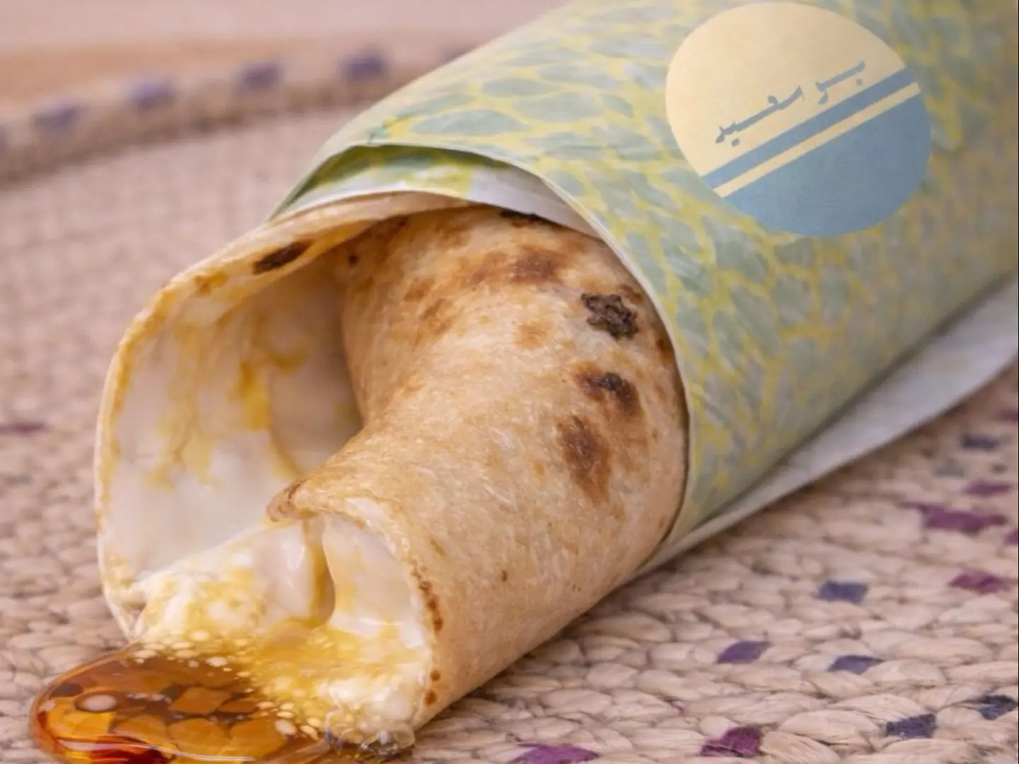 شباتي العسل الأبيض