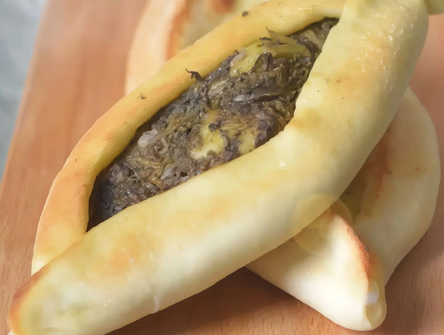 صحن قوارب وسط
