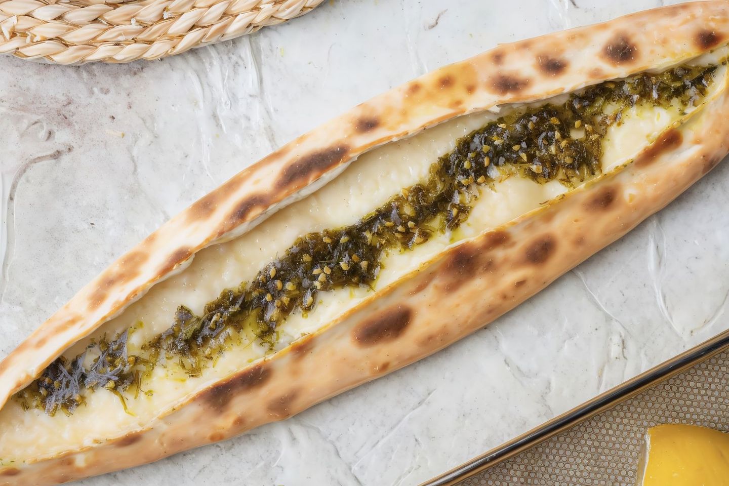 جبن بالزعتر
