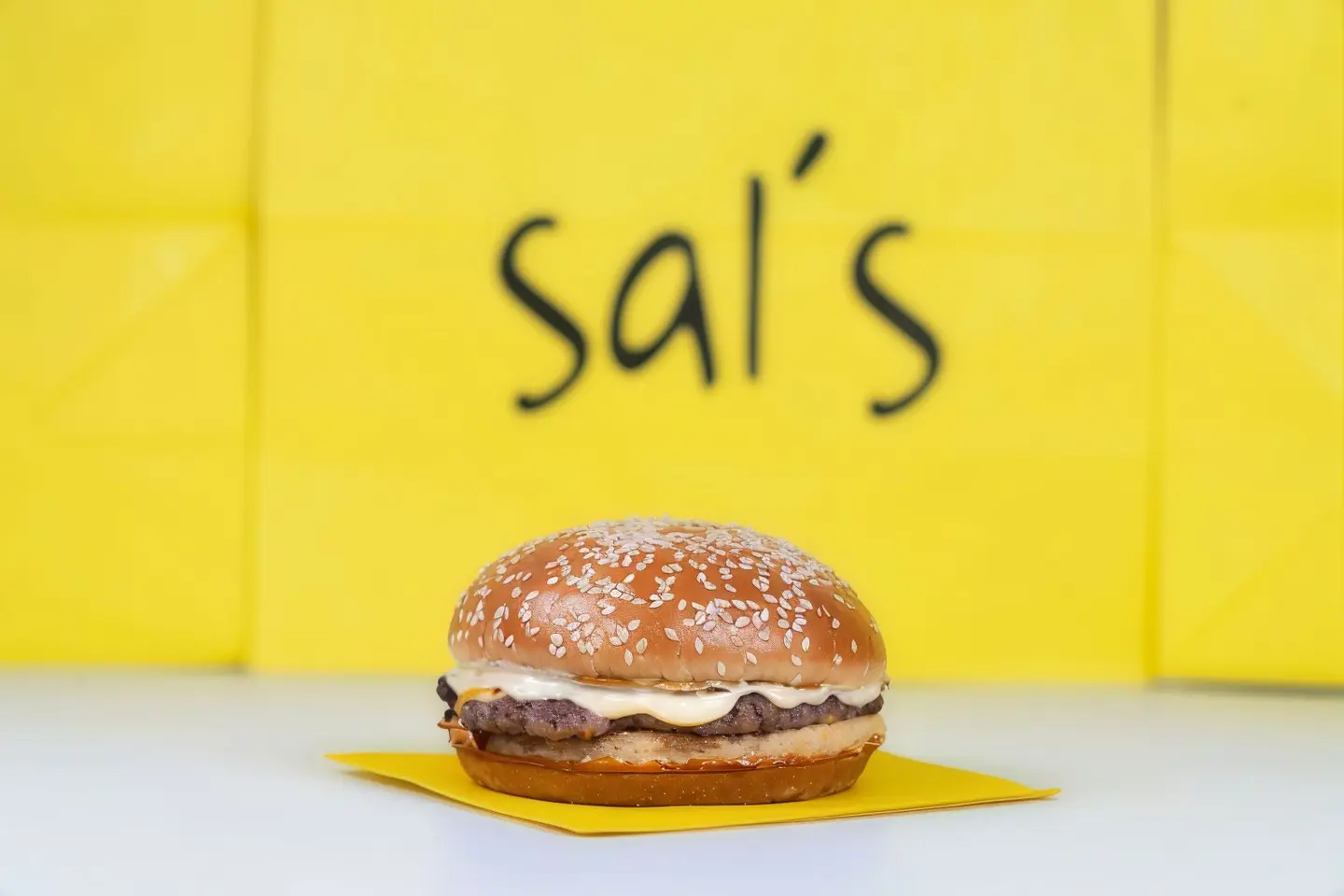 Sal`s Single Cheese Burger