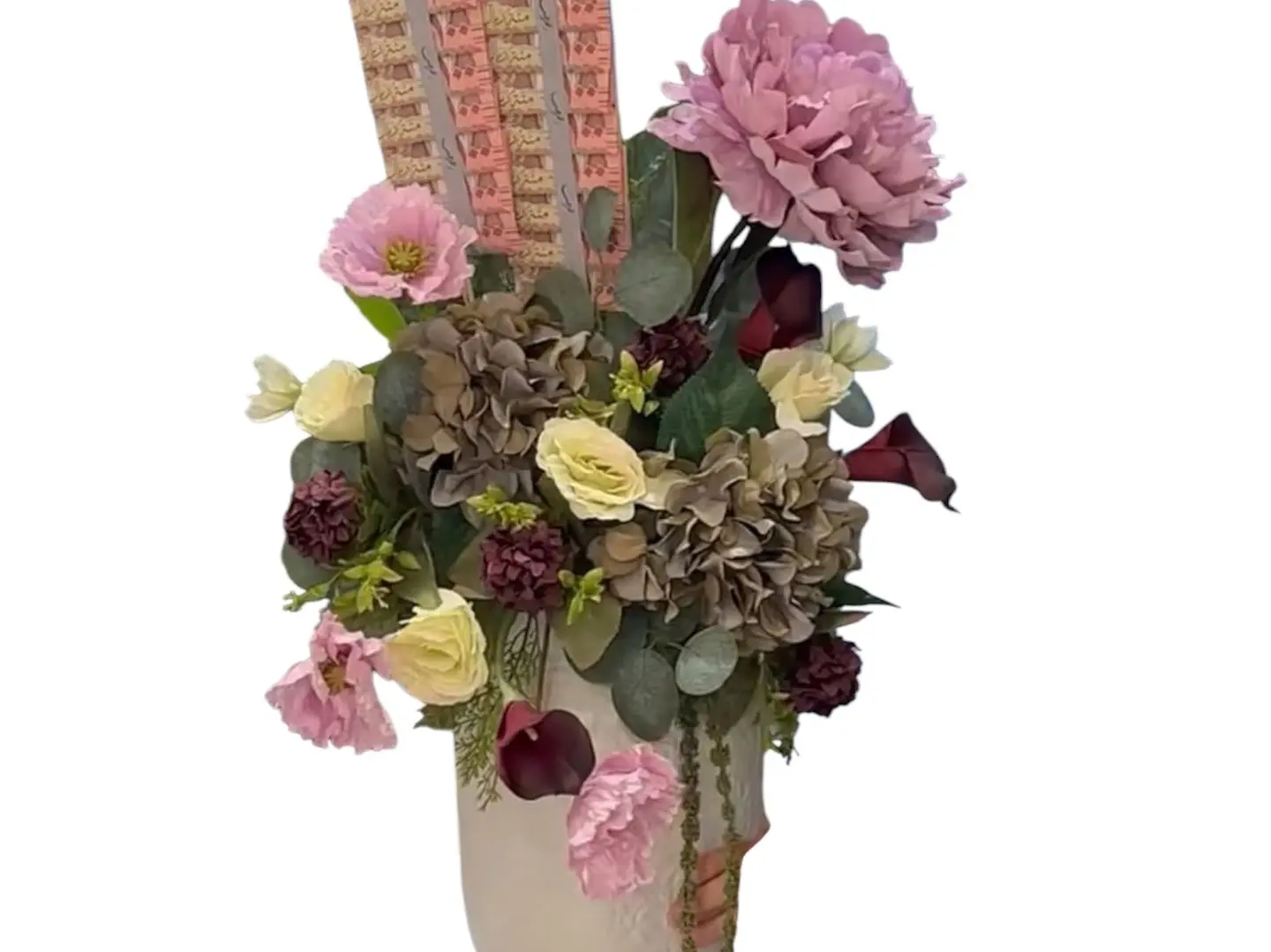 فازه الهدرنجاالوان تراييه متداخله مع اغصان الحمراء