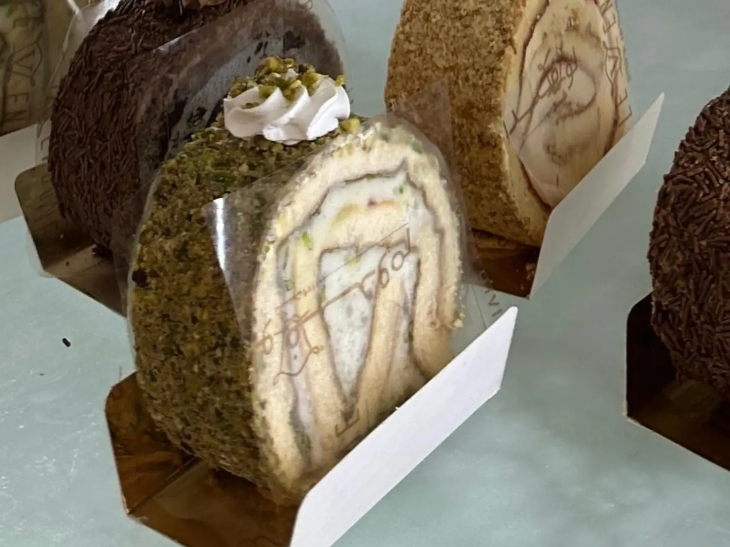 Monalisa Pistachio Ice Cream Roll (Piece)