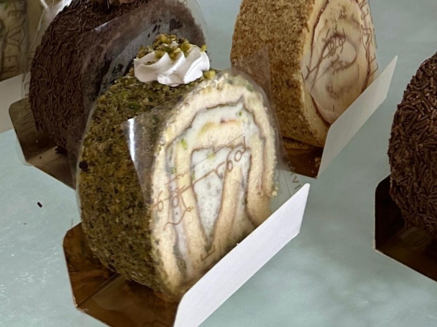 Monalisa Pistachio Ice Cream Roll (Piece)
