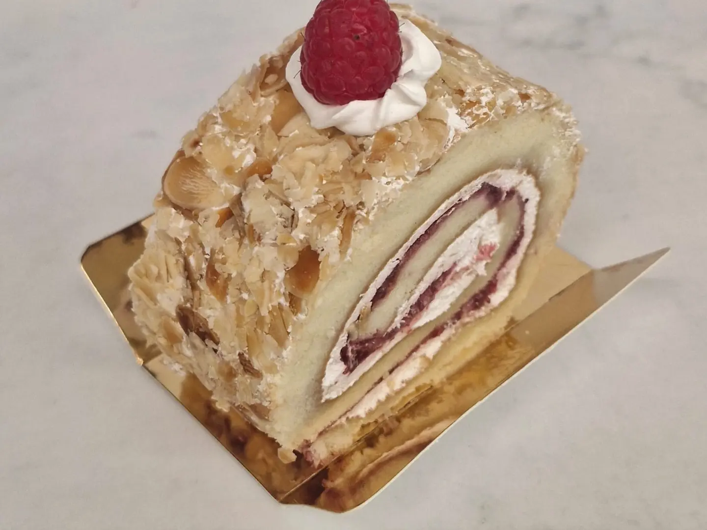 Swiss Roll Vanilla With Roseberry