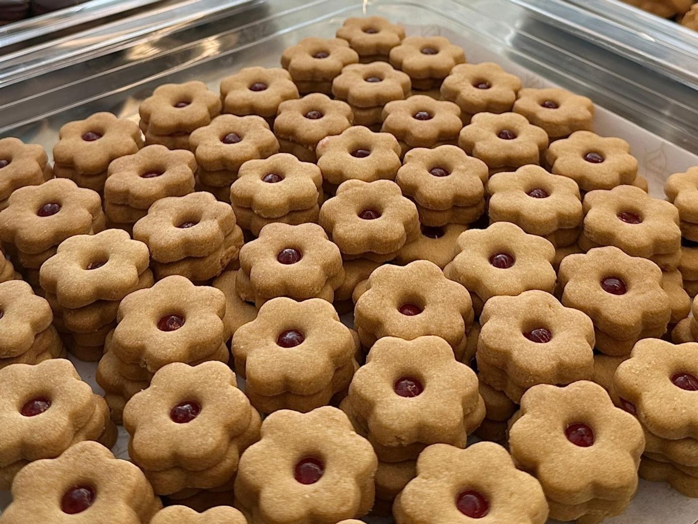 Strawberry Sable Petit Fours 1 Kg