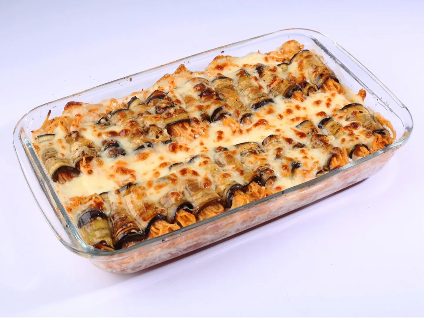 صينيه لفائف البذجان بالمكروننه و لحم تكفي ٤ أشخاص