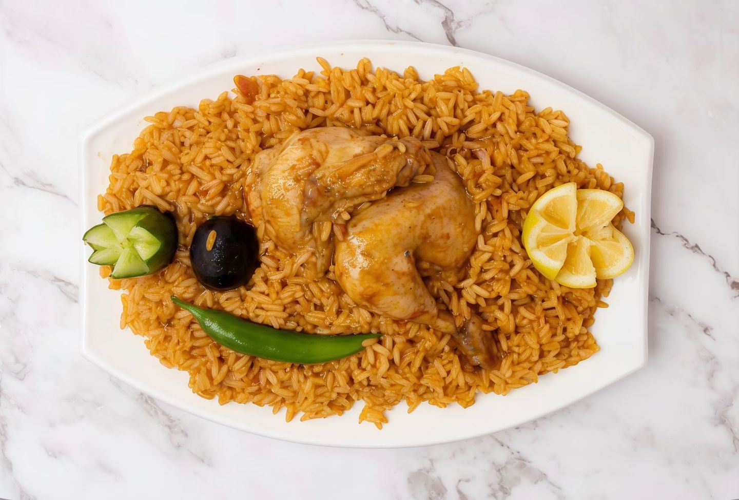 دجاج مضغوط مع رز احمر - نص دجاجه