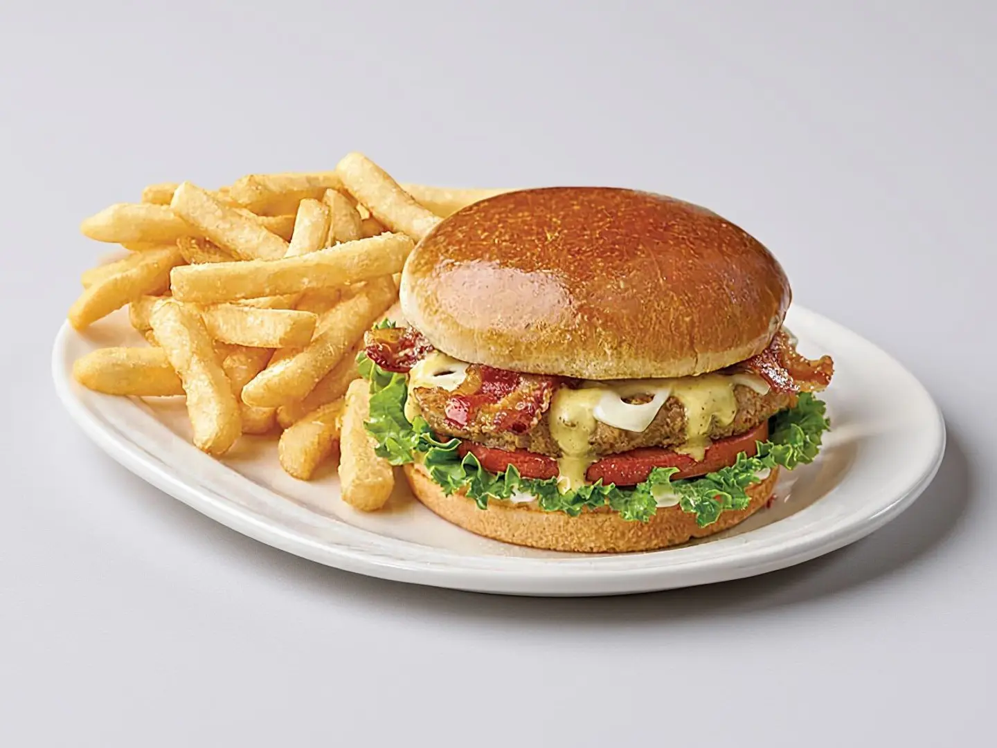 برجر دجاج مع بطاطا مقلية