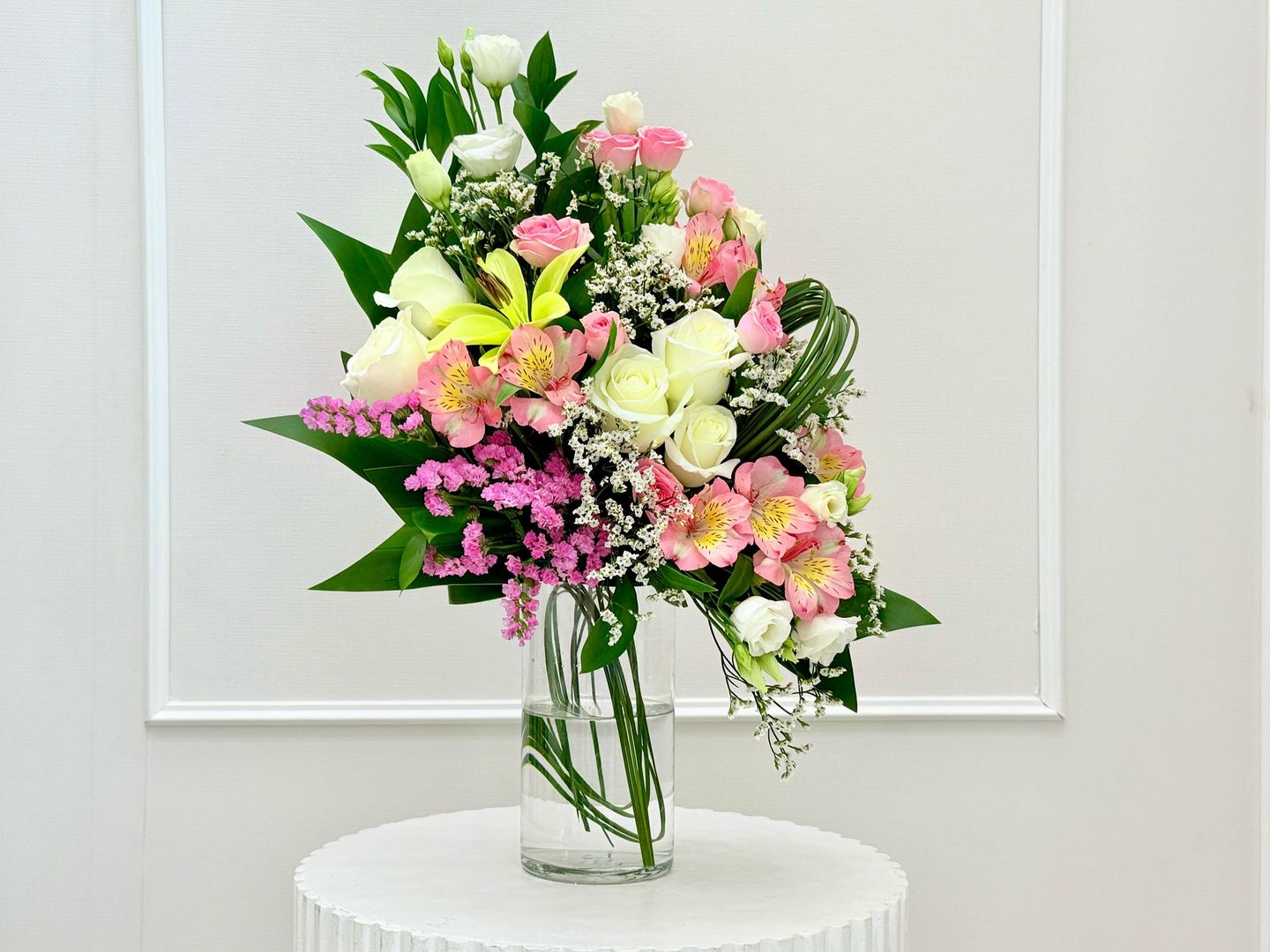 Elegant Middle Vase