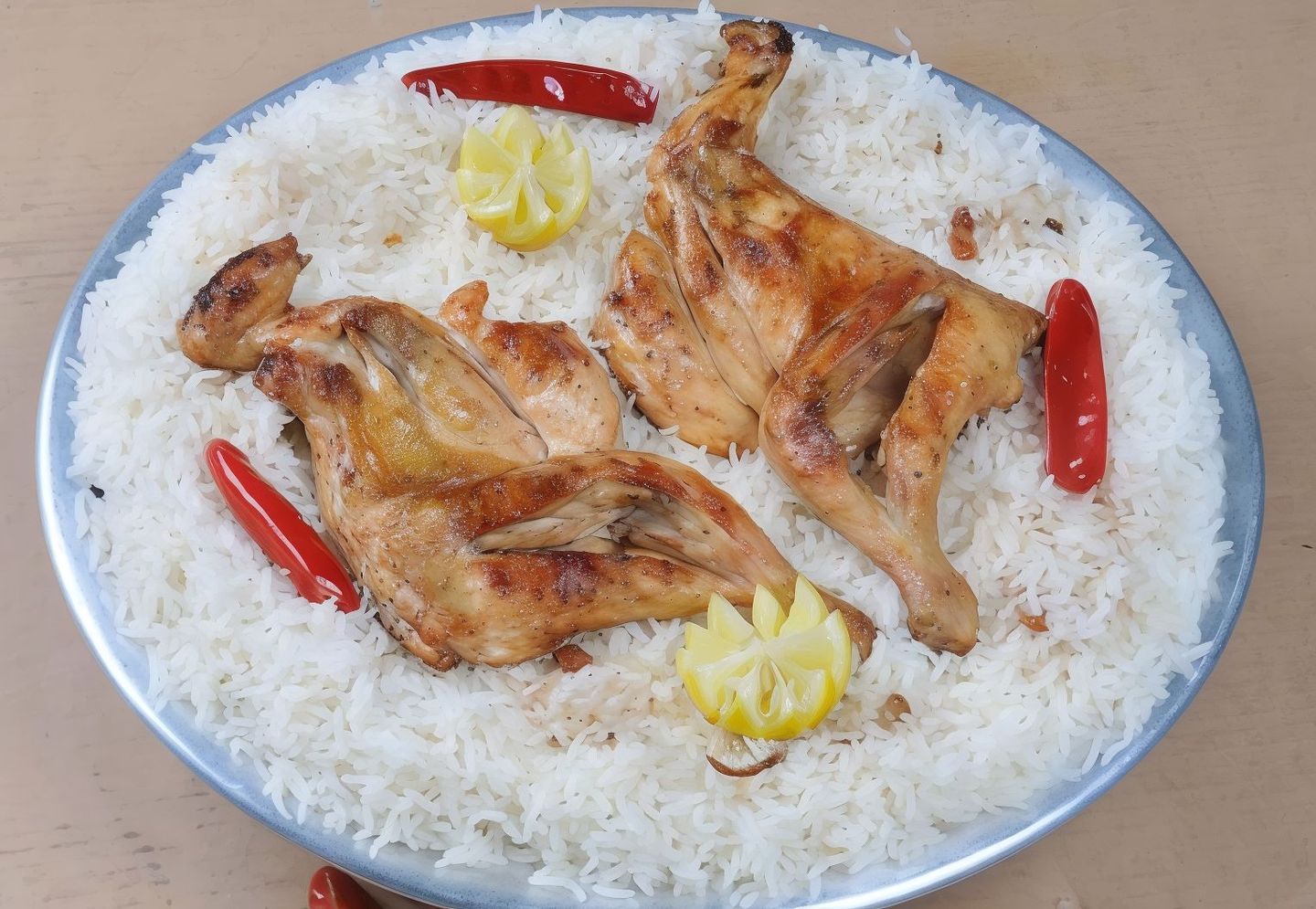دجاج على الفحم مع رز - حبة دجاج كاملة
