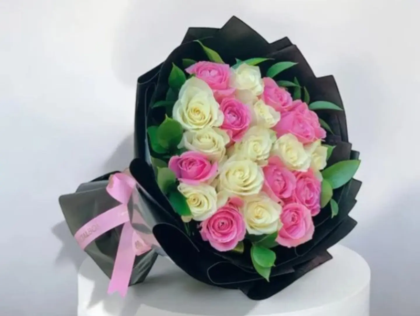 Pink And White Roses Bouquet 20 Stems