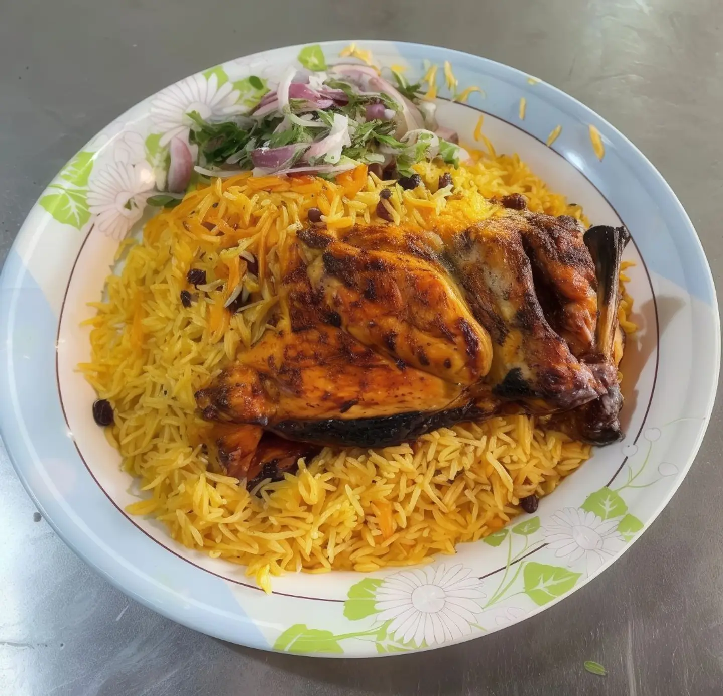 نصف دجاج على الفحم مع ارز بخاري