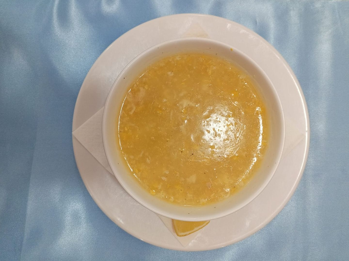 شوربة دجاج مع الذرة والبيض