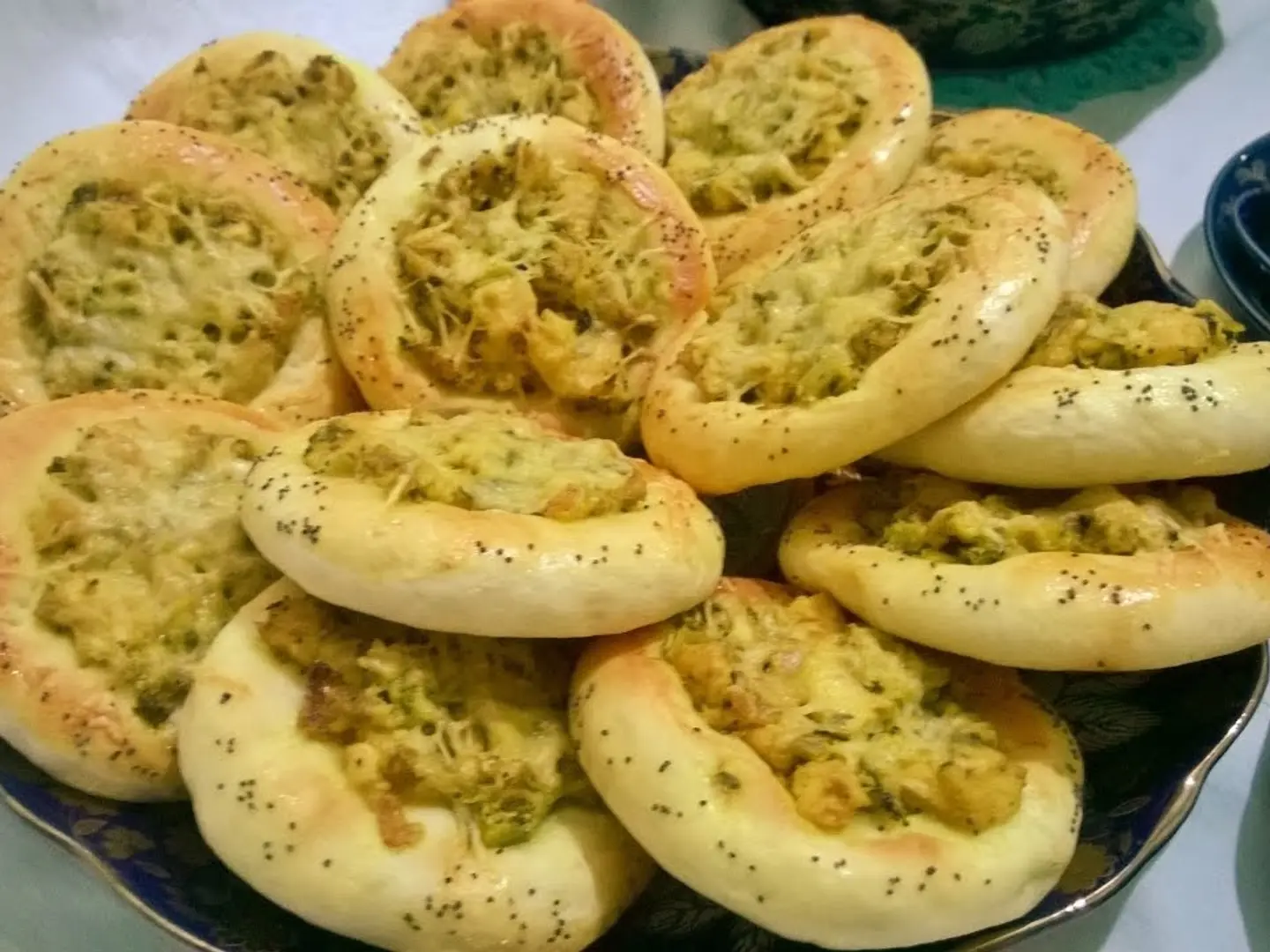 صحن فطائر مشكل لحم ودجاج