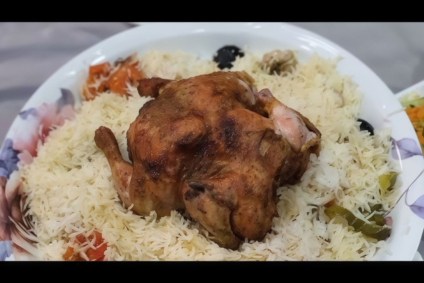 مندي حساوي مع دجاج - دجاجة كاملة