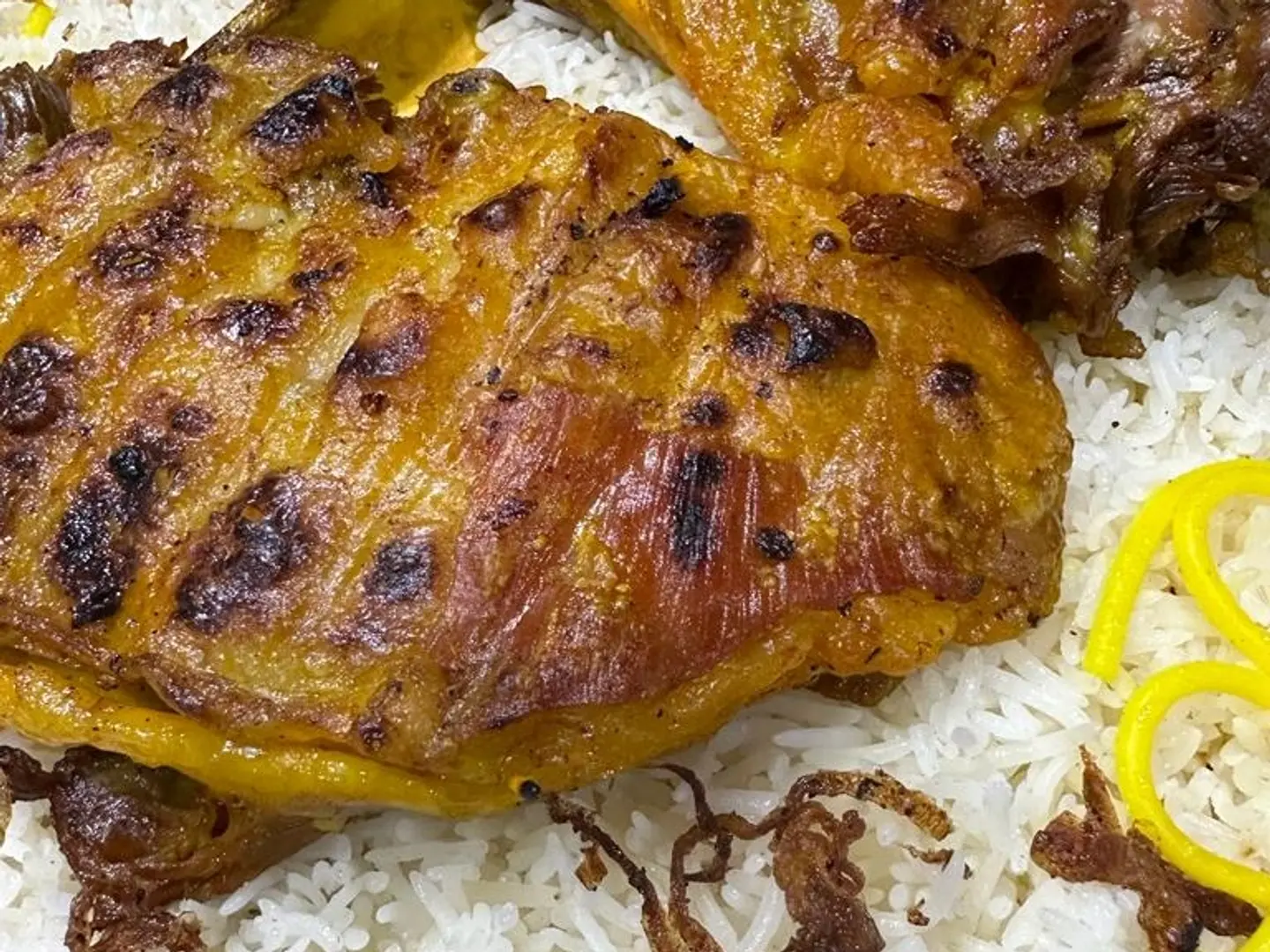 وليمه لحم مشويه على الفحم كبير