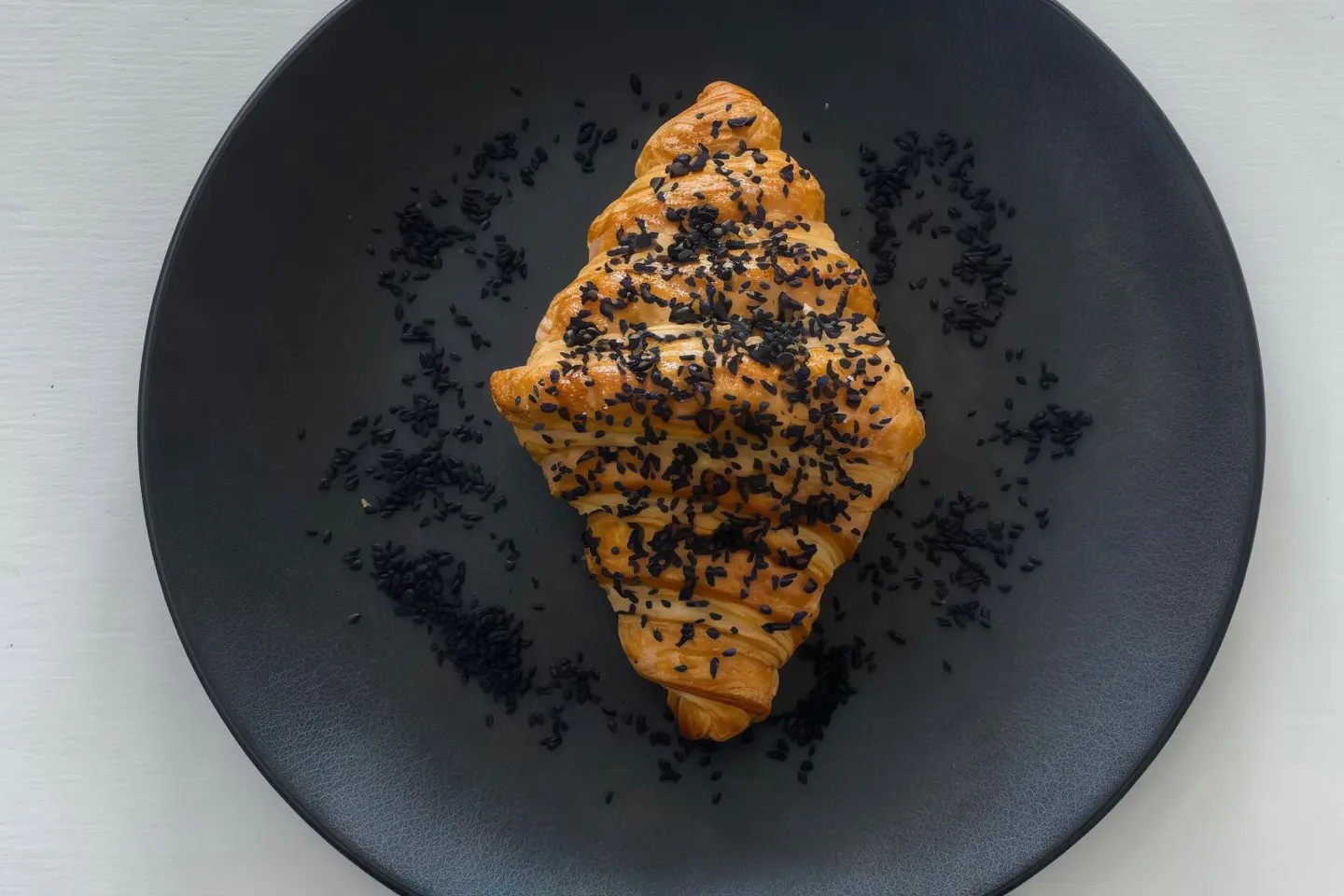 Plain Croissant With Black Simsim