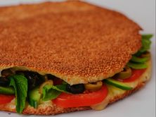 كعكة جبنه عكاوي مع خضار