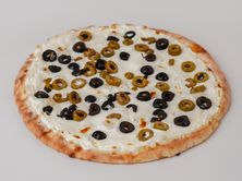 لبنة مع زيتون