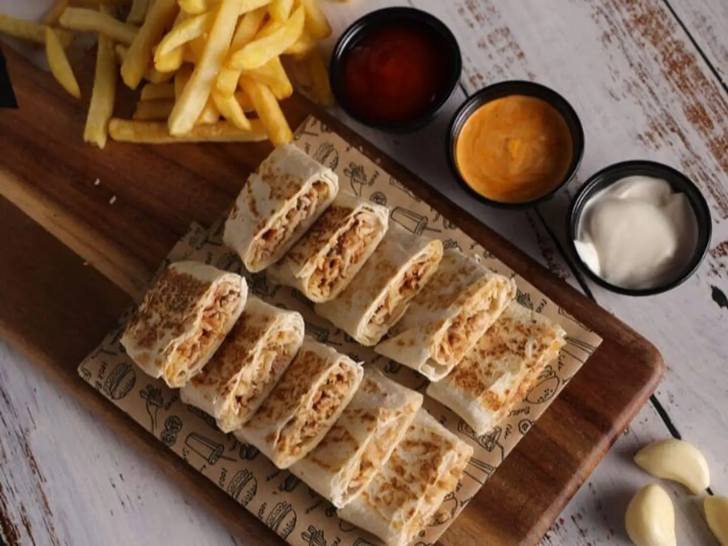 صحن عربي وسط دجاج ب الجبنه