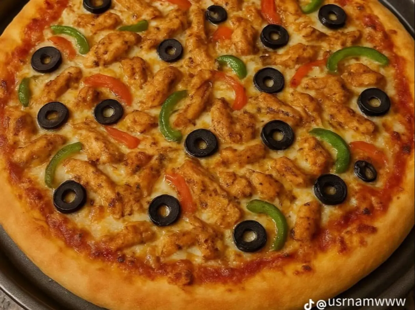 بيتزا وسط دجاج