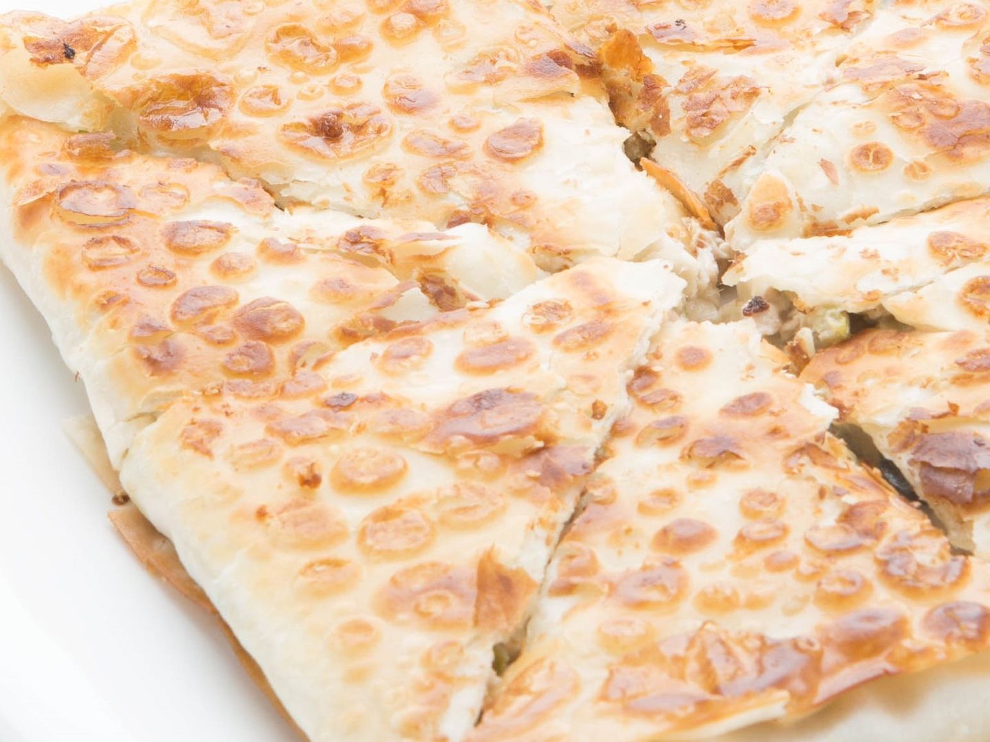 فطيرة جبنة بيضاء زيتون