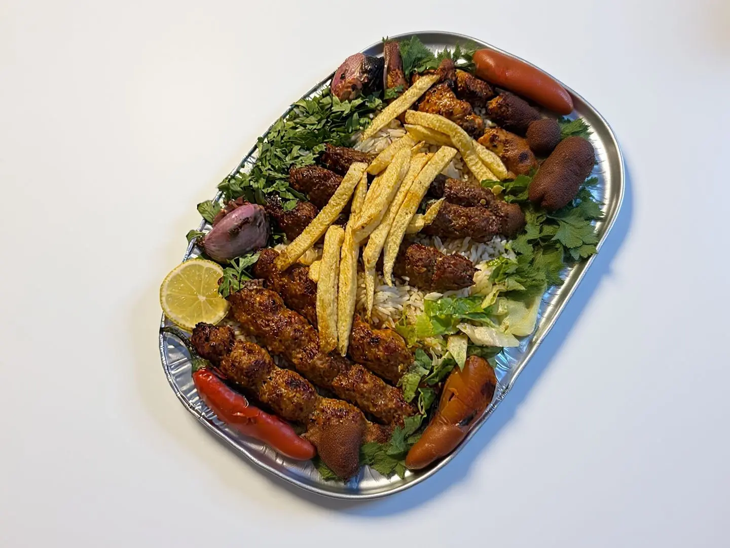 نص كيلو مشوي مشكل سبيشل ثمانية سيخ مع رز وبطاطس