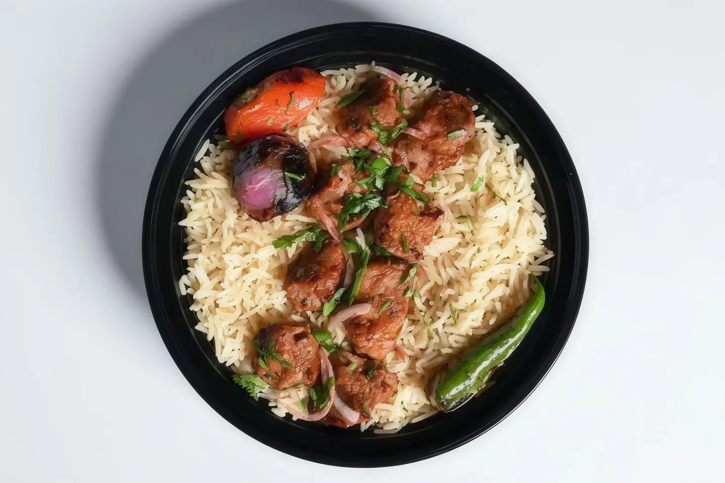 سيخين اوصال لحم مع ارز بشاور مع صوص الطحينة والدقوس الحار