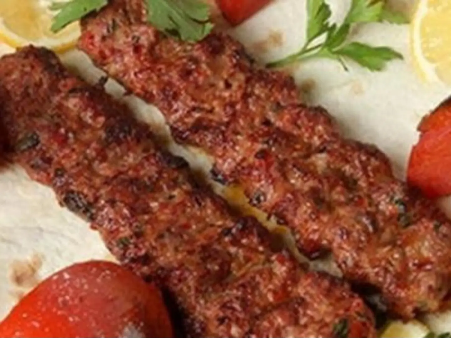 وجبة مشكل كباب لحم دجاج