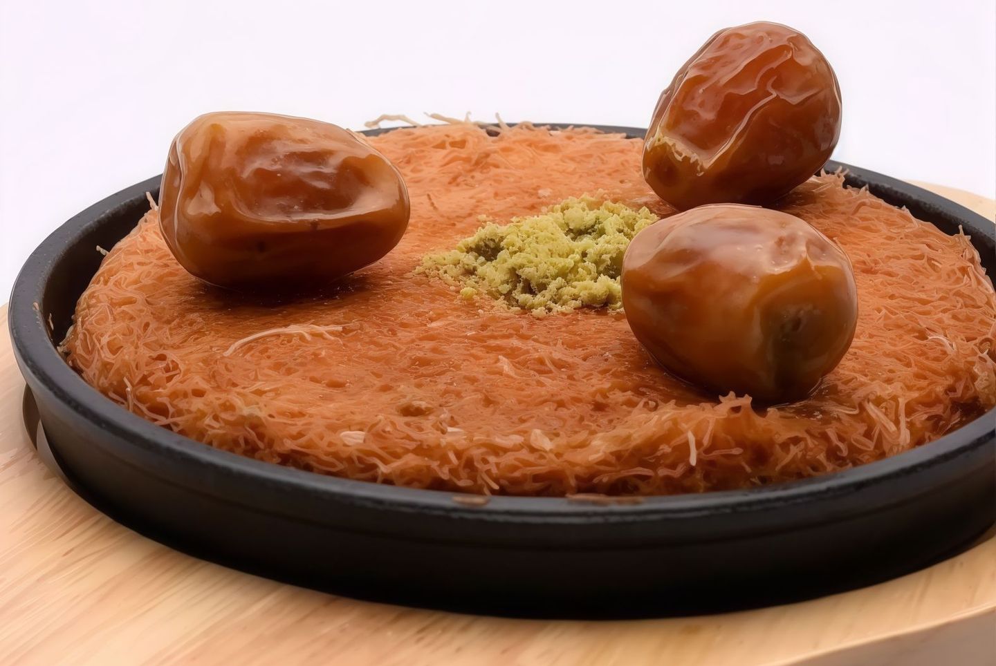 كنافة خشنة تمر بالقشطة