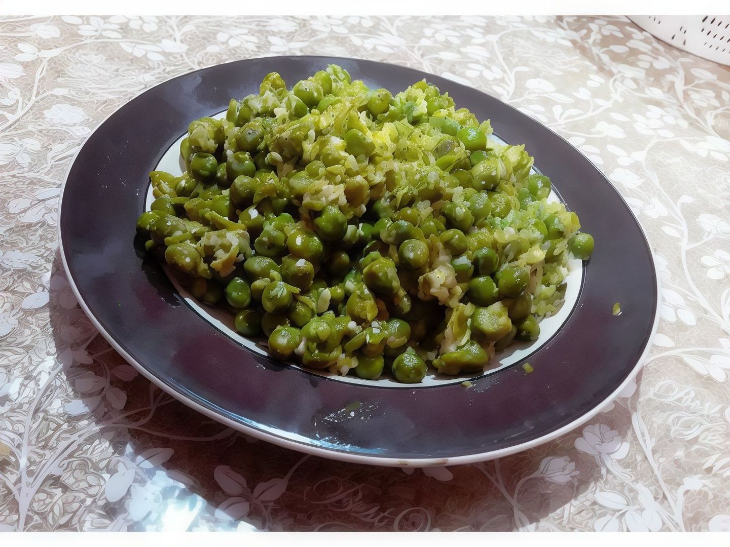 Peas With Eggs
