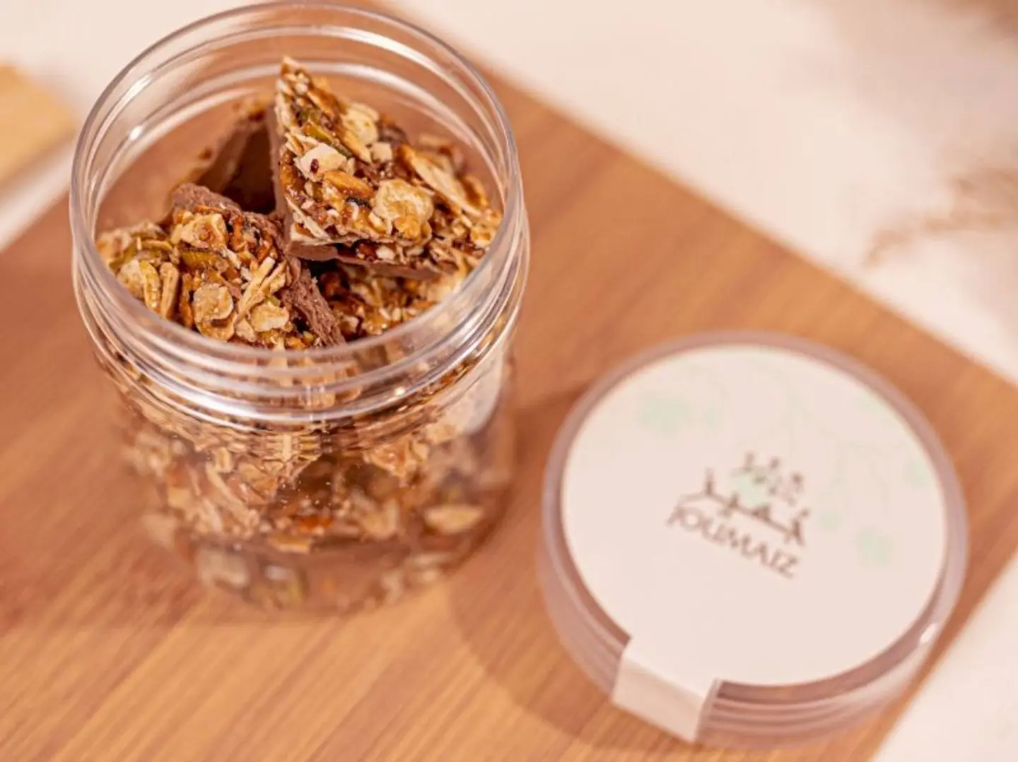 Caramelized Almond Chips With Chocolate   Small Size