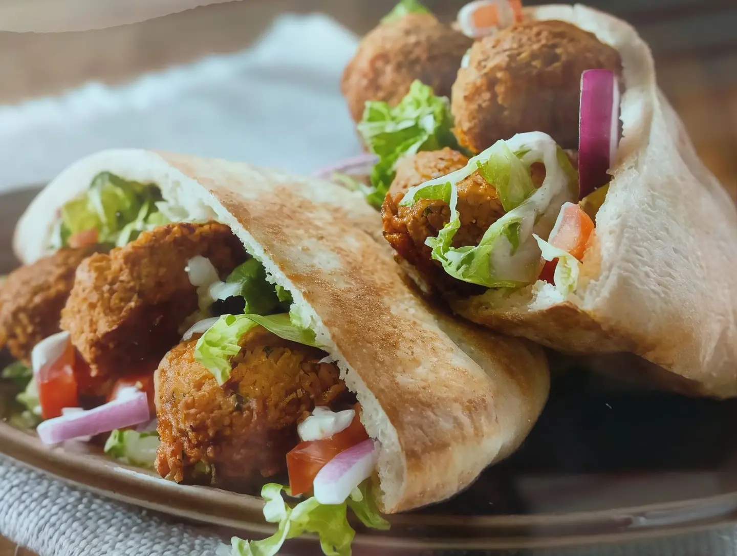 ساندوتش فلافل بالجبن