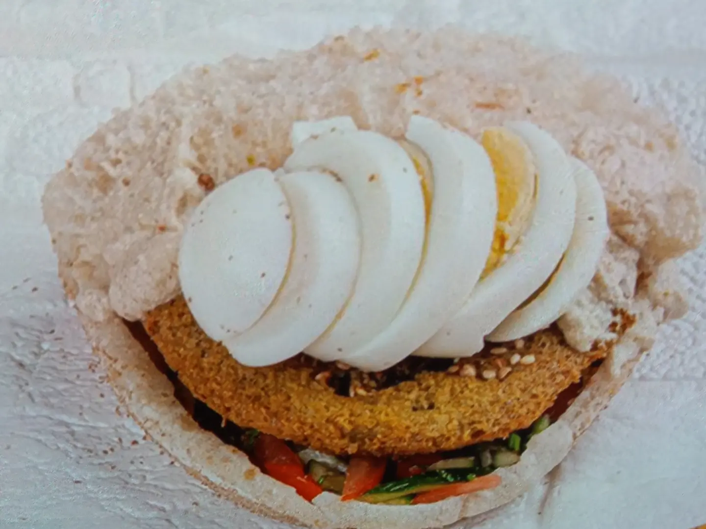 ساندوتش مشكل فلافل بالبيض